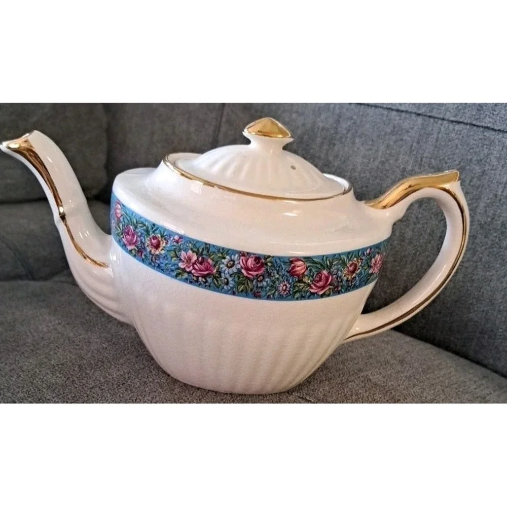 Vtg Rare Gibson Staffordshire Ribbed Floral Teapot White Porcelain‎ Gold Trim